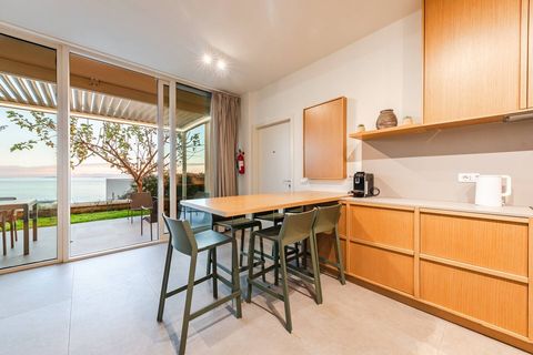 Fully Equipped Kithchen & Dining Area