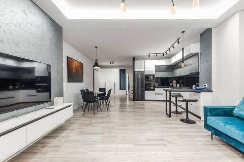 Dining area and fully-equipped kitchen