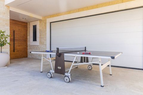 Patio 1 with ping-pong table