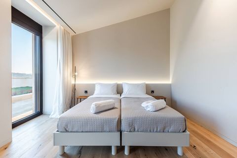 Bedroom 4 with 2 single beds