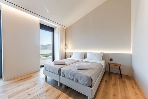 Bedroom 4 with 2 single beds