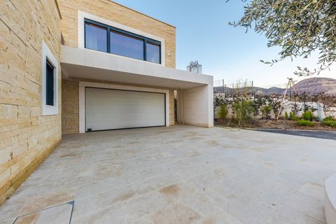 Exterior - building details