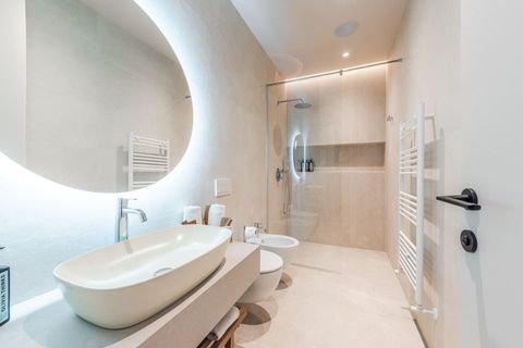 Bathroom 3 (Ensuite to bedroom 3 | First floor)