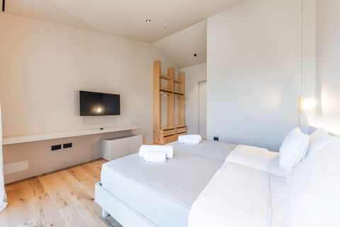 Bedroom 3 with 2 single beds