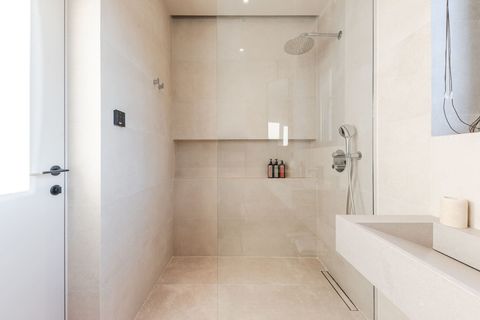 Bathroom 4 (Ensuite to bedroom 4 | First floor)