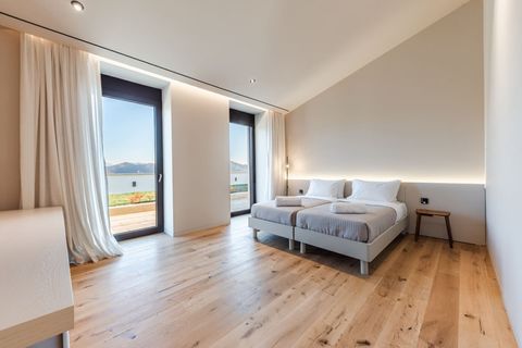 Bedroom 4 with 2 single beds