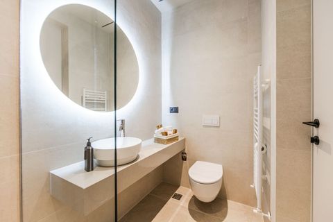 Bathroom 5 (Ensuite to bedroom 5 | First floor)