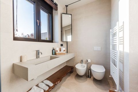 Bathroom 4 (Ensuite to bedroom 4 | First floor)