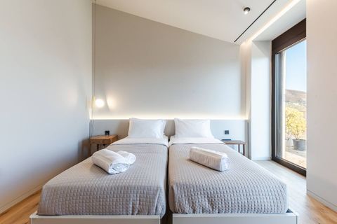 Bedroom 3 with 2 single beds