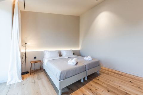 Bedroom 4 with 2 single beds