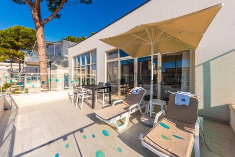 Balcony (Two Sunbeds)