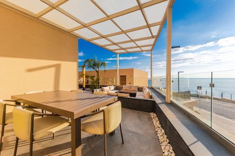 Outside dining area and firepit in the patio