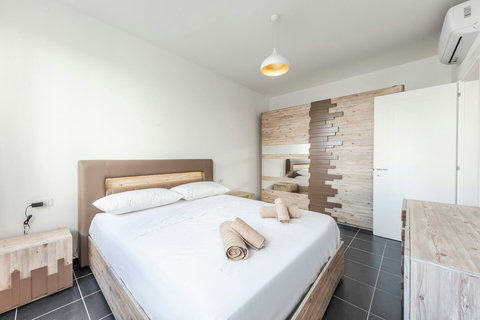 Bedroom with a double bed