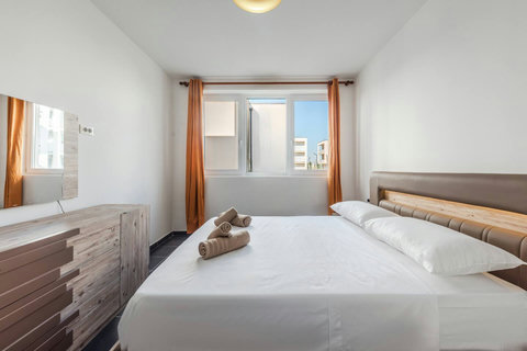 Bedroom with a double bed