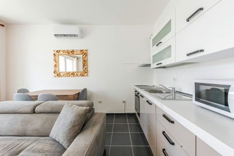 Fully-equipped kitchen