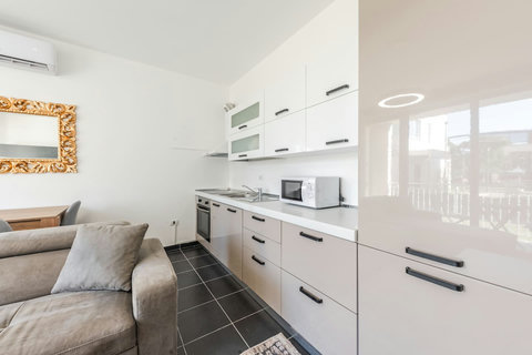 Fully-equipped kitchen