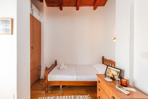 Bedroom with two single beds