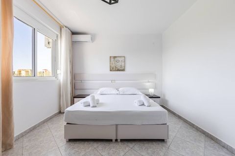 Bedroom with a double bed