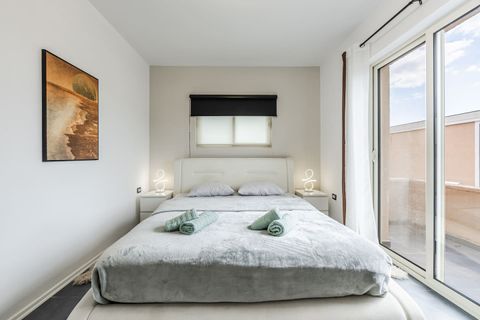 Bedroom with a double bed