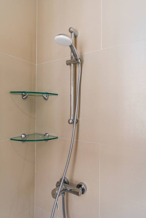 Bathroom 2 details (first floor)