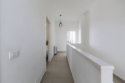 Hallway (first floor)