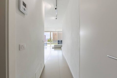 Hallway (ground floor)