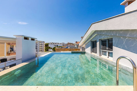 Pool in the rooftop
