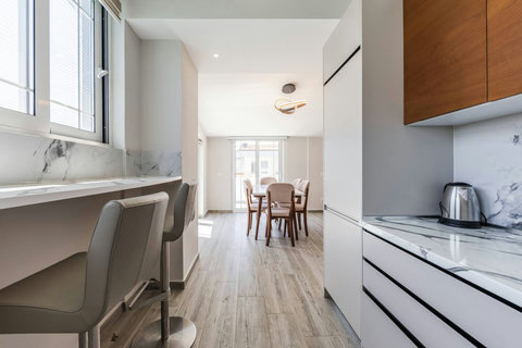 Fully-equipped kitchen and dining area