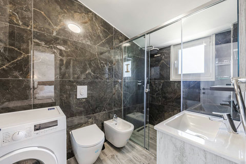 Bathroom 2 (Ensuite to bedroom 3)