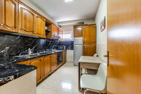 Fully-equipped kitchen