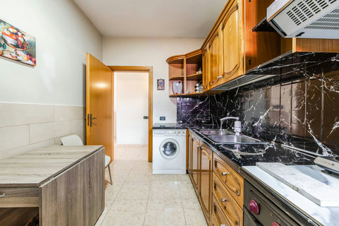 Fully-equipped kitchen