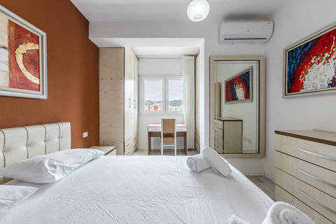 Bedroom with a double bed