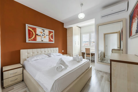 Bedroom with a double bed