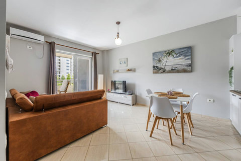 Living room & dining area