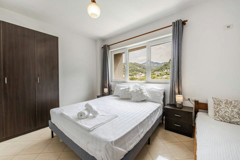 Bedroom with a double and a single bed