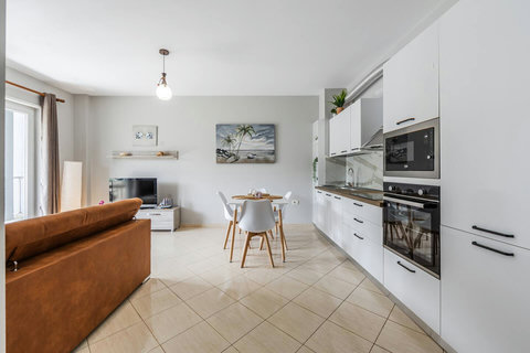 Living room & fully equipped kitchen