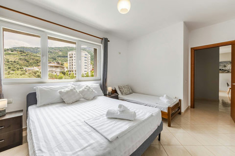 Bedroom with a double and a single bed