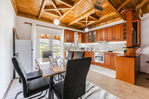 Dining area and fully-equipped kitchen