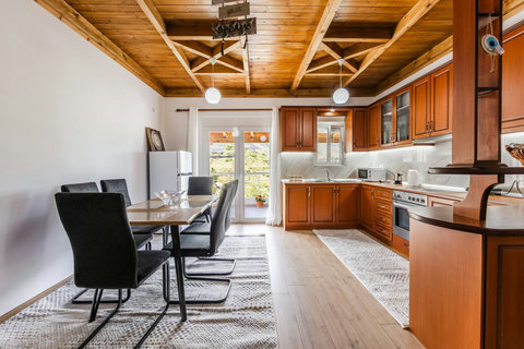 Dining area and fully-equipped kitchen