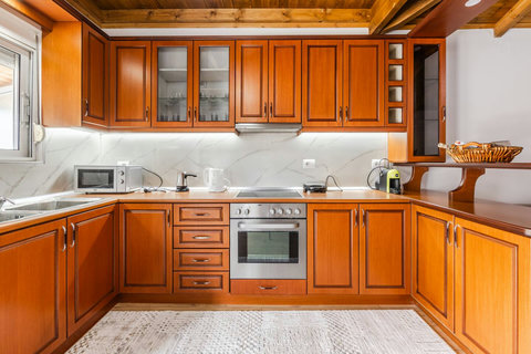 Fully-equipped kitchen