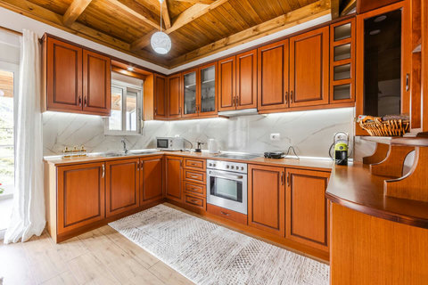 Fully-equipped kitchen