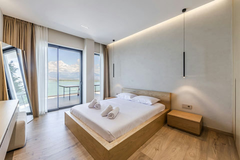 Bedroom 3 with a king bed (First floor)