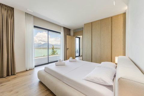 Bedroom 1 with a king bed (First floor)