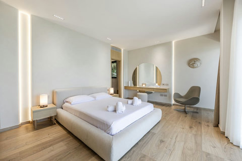 Bathroom 4 (Ensuite to bedroom 4)