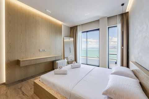 Bedroom 3 with a king bed (First floor)