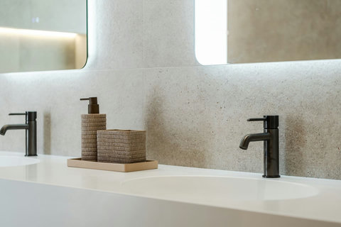 Bathroom 3 details (First floor)