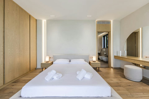 Bedroom 1 with a king bed (First floor)