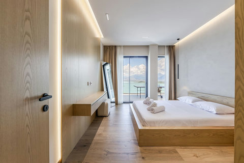 Bedroom 3 with a king bed (First floor)