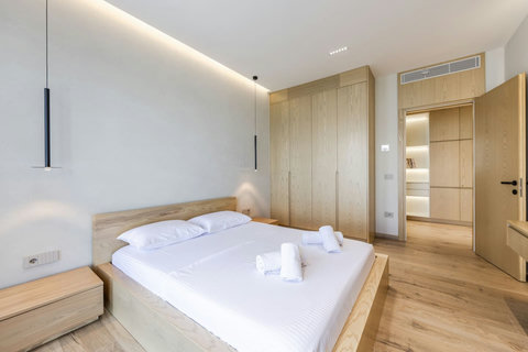 Bedroom 3 with a king bed (First floor)