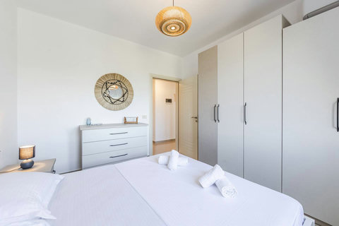 Bedroom with a double bed